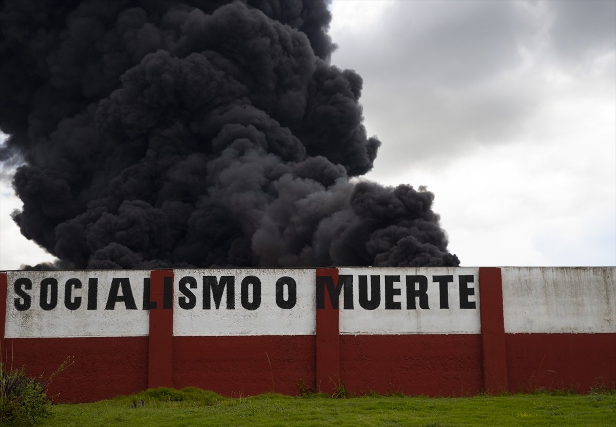 Küba da petrol depolama tesisi patladı #1