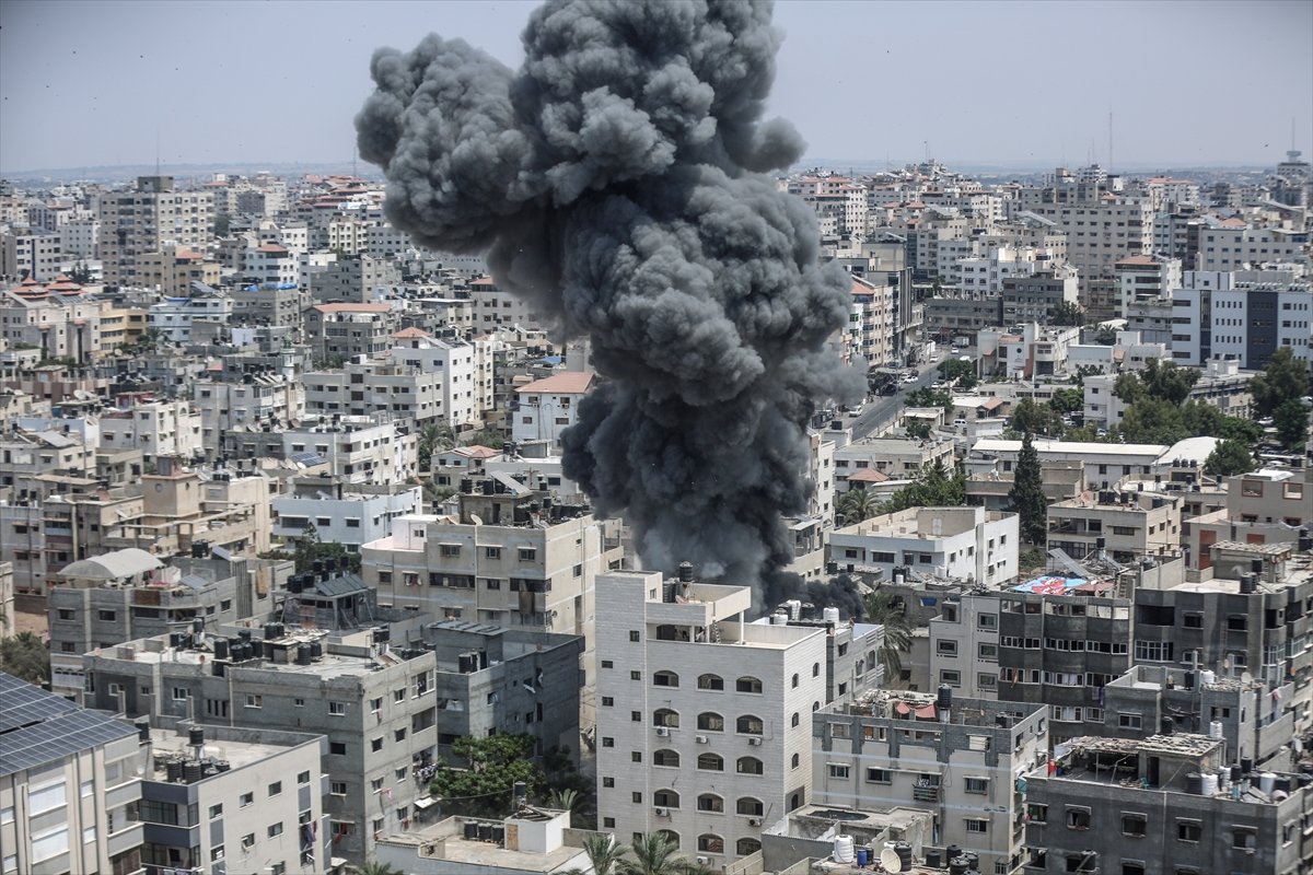 İsrail in Gazze ye saldırılarında can kaybı 26 ya çıktı #1
