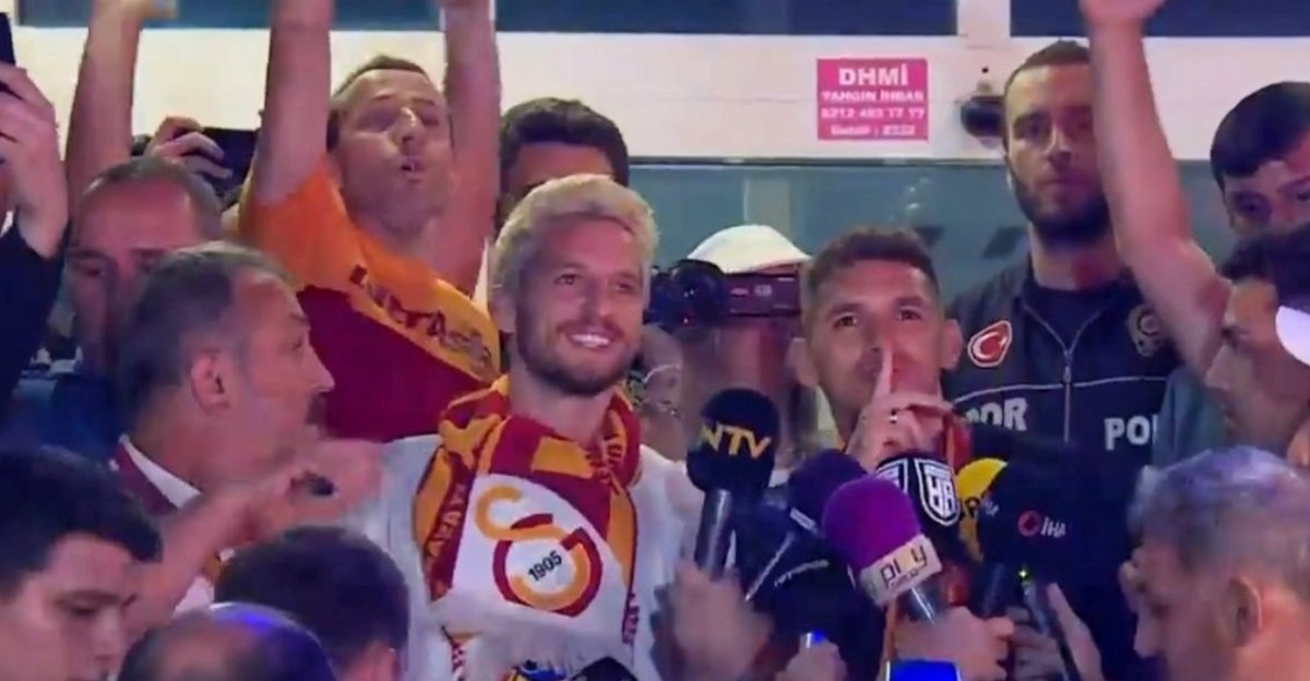 Galatasaray ın yeni yıldızları Mertens ve Torreira İstanbul a geldi #2