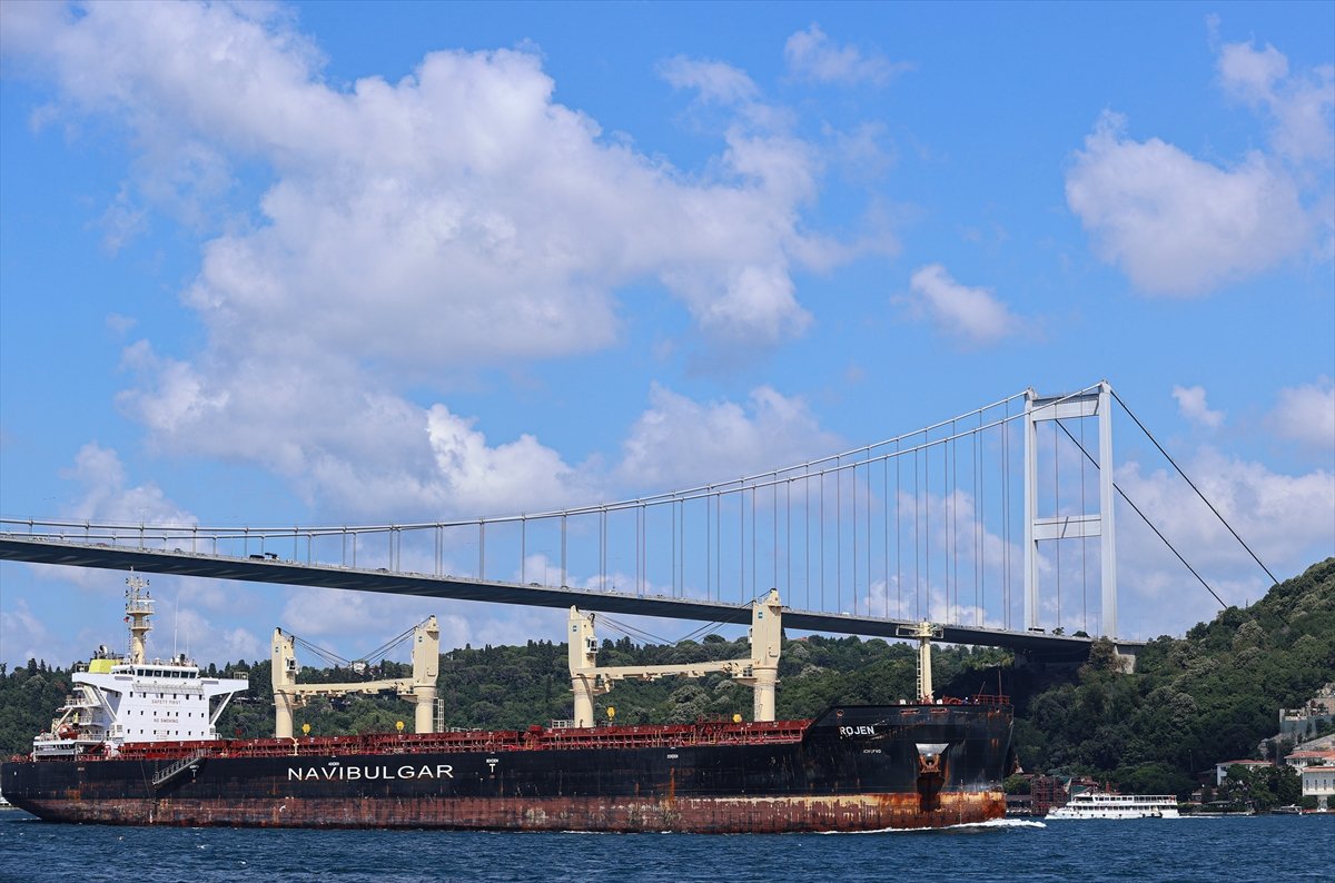 Ukrayna dan gelen tahıl yüklü 2 gemi, İstanbul Boğazı ndan geçti #1