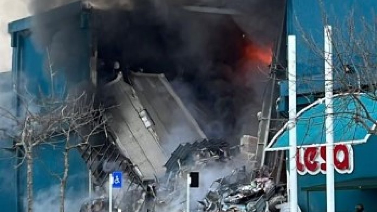Massive fire in shopping mall in Uruguay
