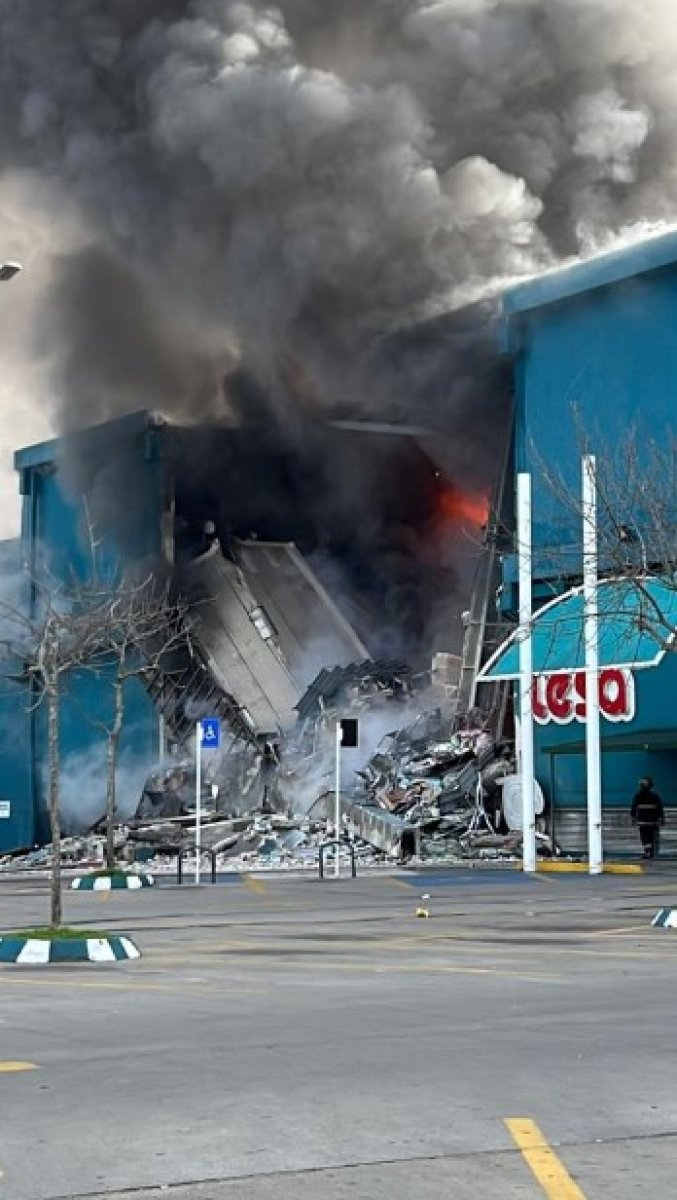Big fire at shopping mall in Uruguay #2