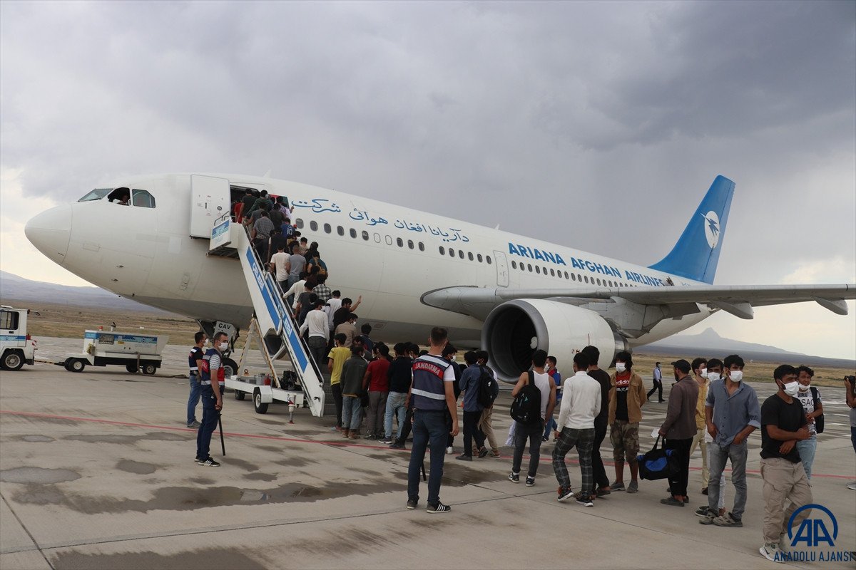 Iğdır’dan 362 kaçak göçmen Afganistan’a gönderildi #2