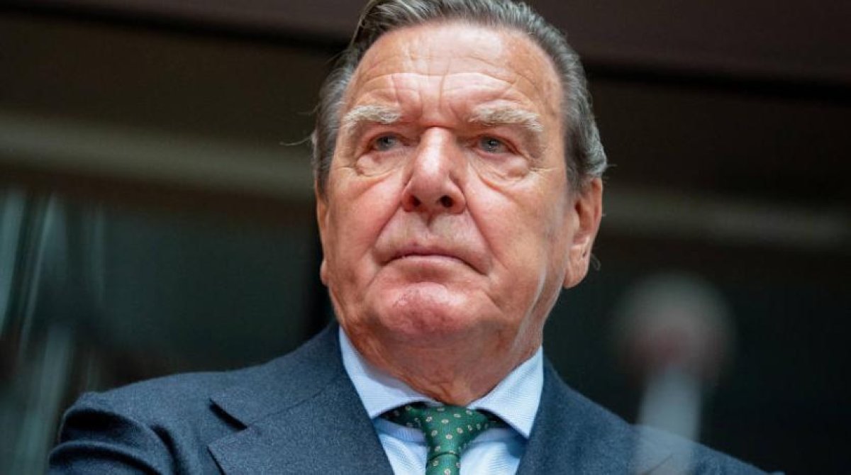 Almanya da eski Başbakan Schröder in partisinden ihraç edilmesi talepleri reddedildi #3