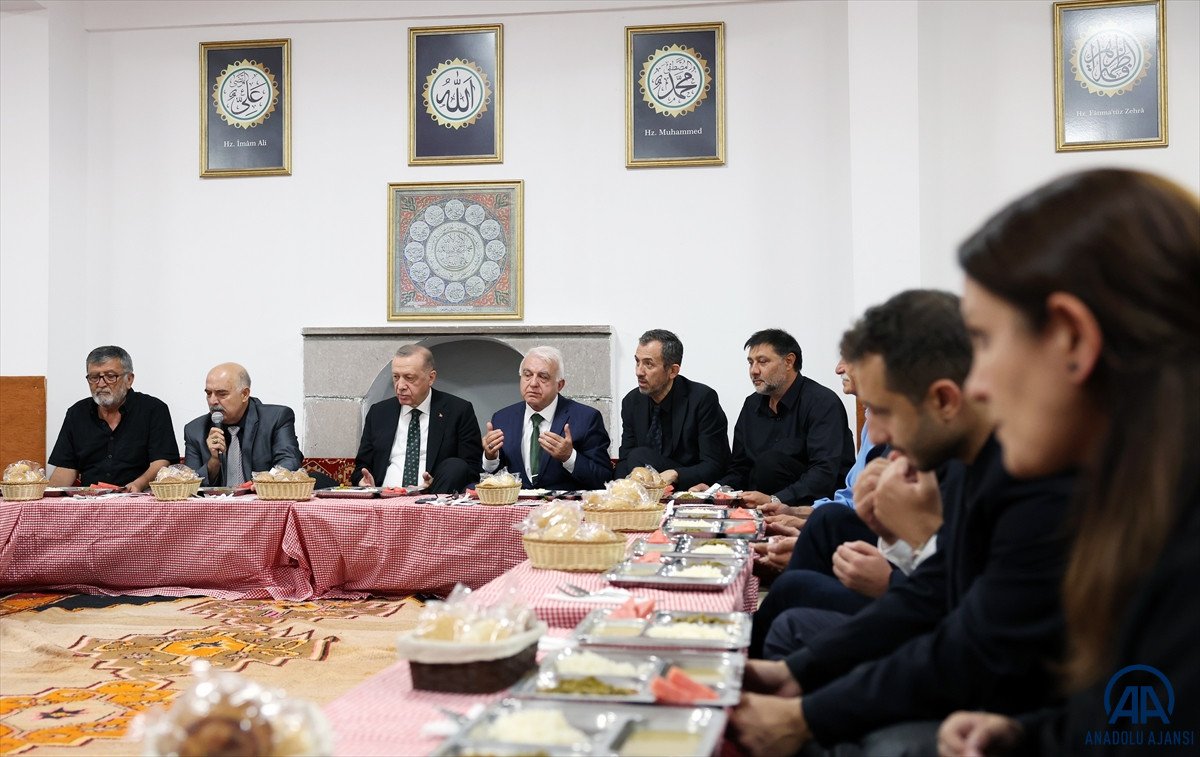 Cumhurbaşkanı Erdoğan dan Hüseyin Gazi Cemevi ne ziyaret #4