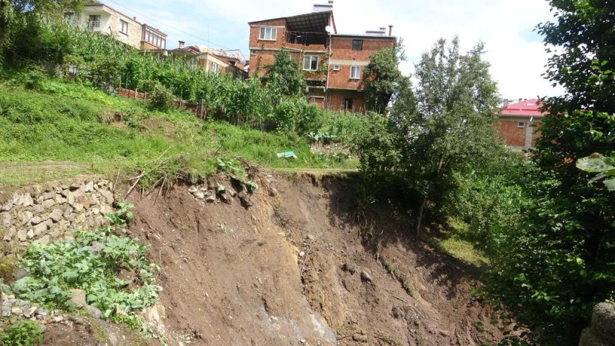 Giresun da şiddetli yağış ve heyelanın etkileri ortadan kaldırılıyor #2