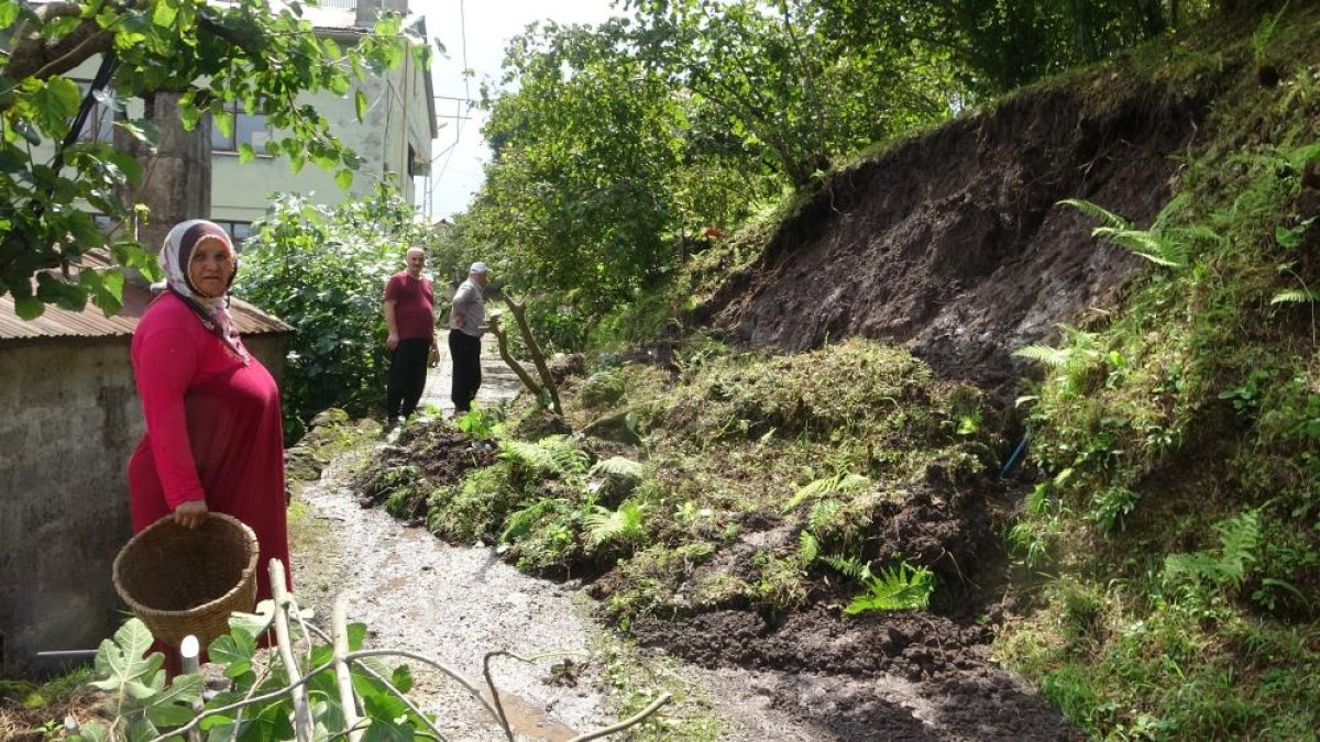 Giresun da şiddetli yağış ve heyelanın etkileri ortadan kaldırılıyor #1