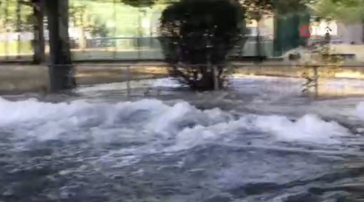 Water pipe burst in England, streets turned into lakes #2