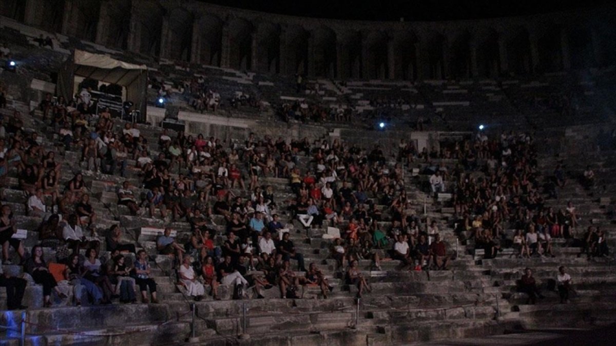 Aspendos Antik Tiyatrosu yabancı sanatçıları ağırlıyor #1