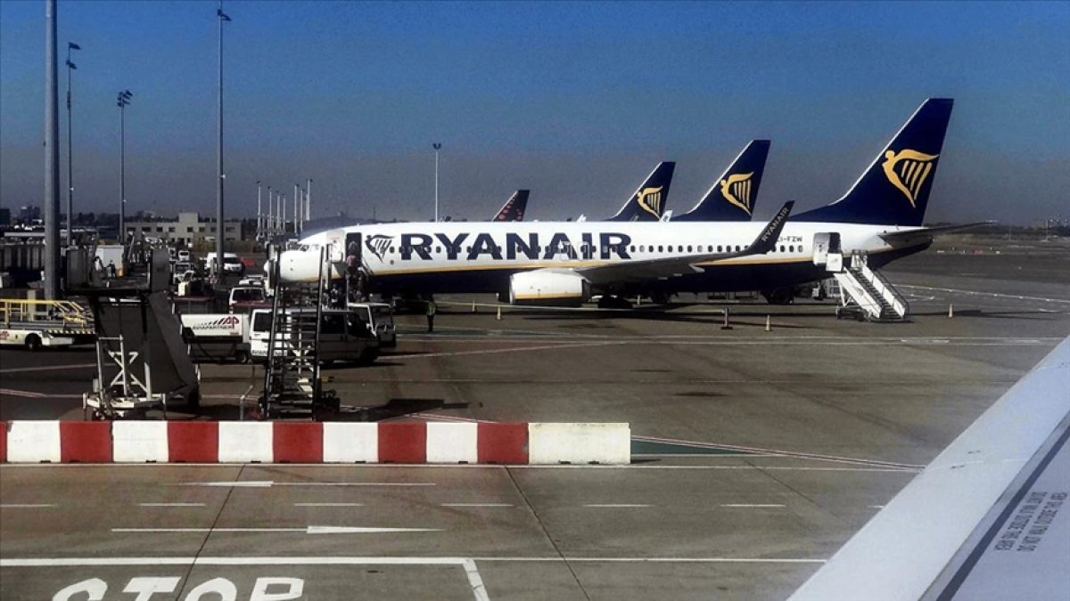 İspanya da Ryanair hava yolu şirketi çalışanları greve başladı #3