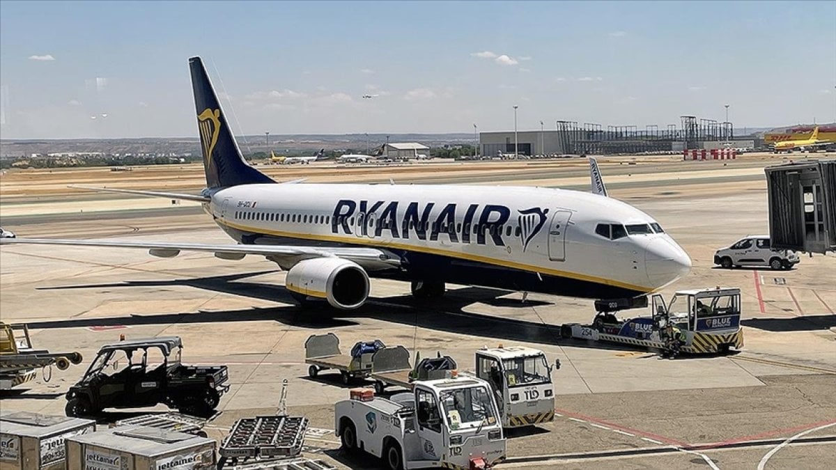 İspanya da Ryanair hava yolu şirketi çalışanları greve başladı #1