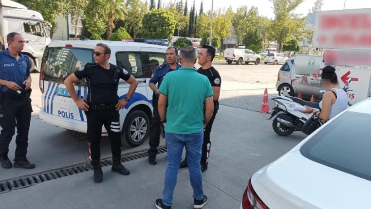 Adıyaman da genç kadın sokak ortasında yumruklu saldırıya uğradı #1