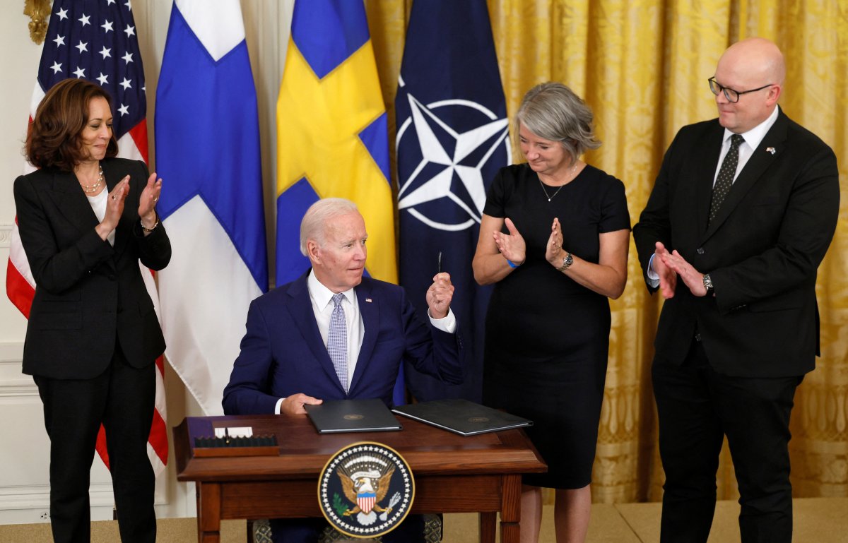 Joe Biden, Finlandiya ve İsveç in NATO katılım belgelerini imzaladı #2