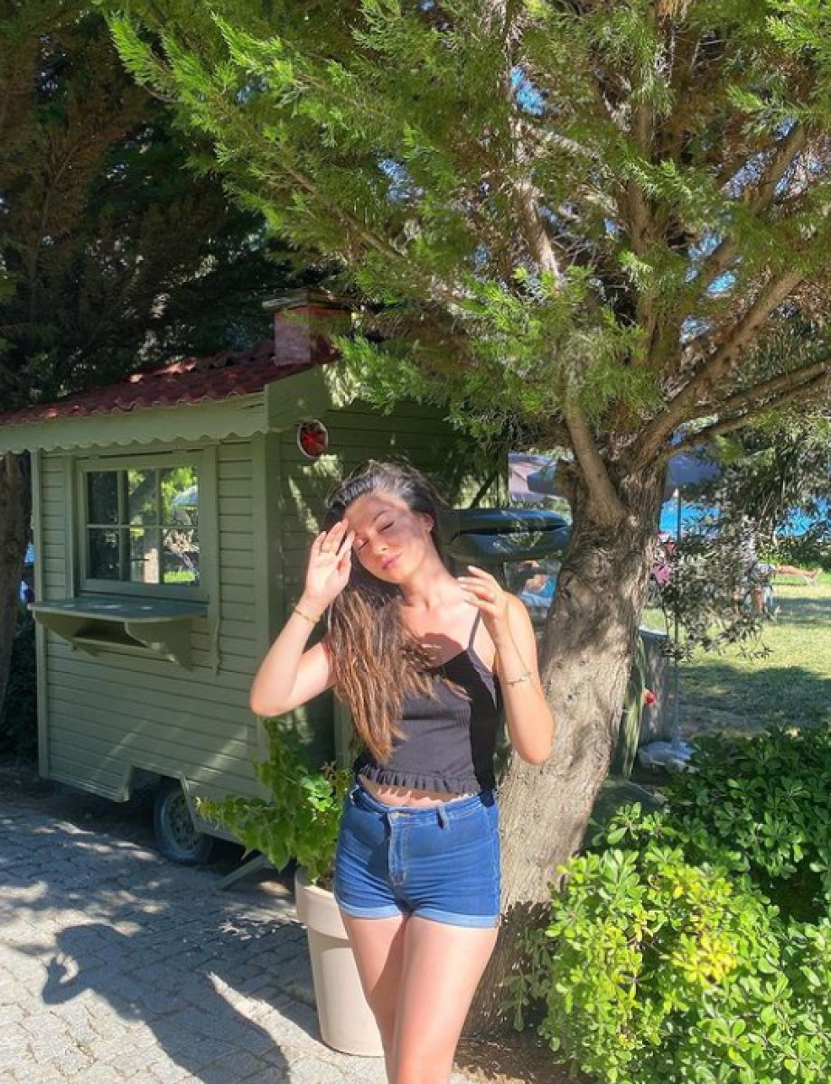 Hadise ye benzetiliyordu! Cennet Mahallesi nin Ayşe si minicik şortuyla nefes kesti... #2