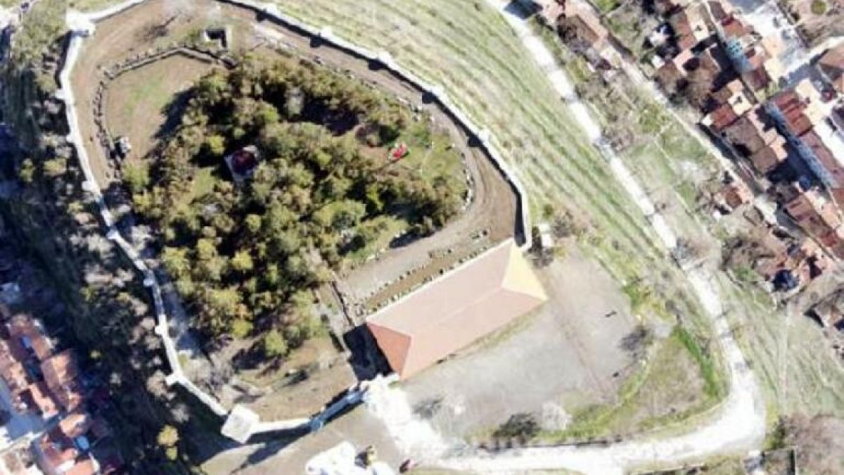 Tokat'ta kayalar oyularak yapılan antik tiyatro, turizme kazandırılacak