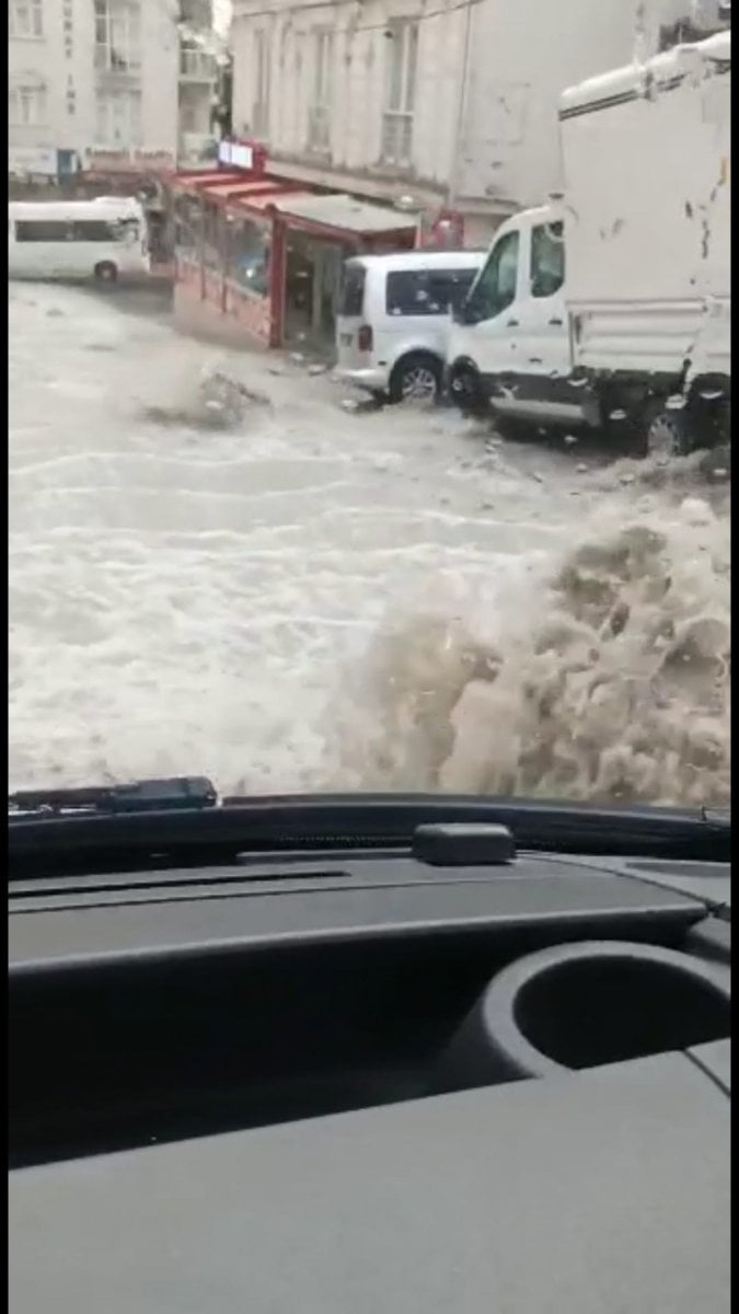Mangat burst in Esenyurt due to rain, streets turned into lakes #4