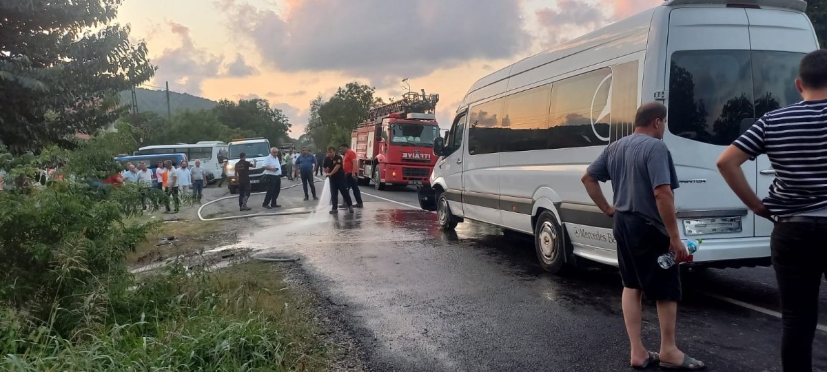 Zonguldak ta işçi servisi kaza yaptı: 15 yaralı #2