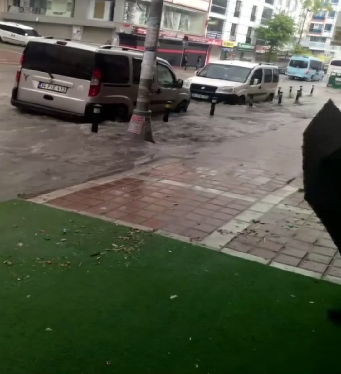 Mangat burst in Esenyurt due to rain, streets turned into lakes #7