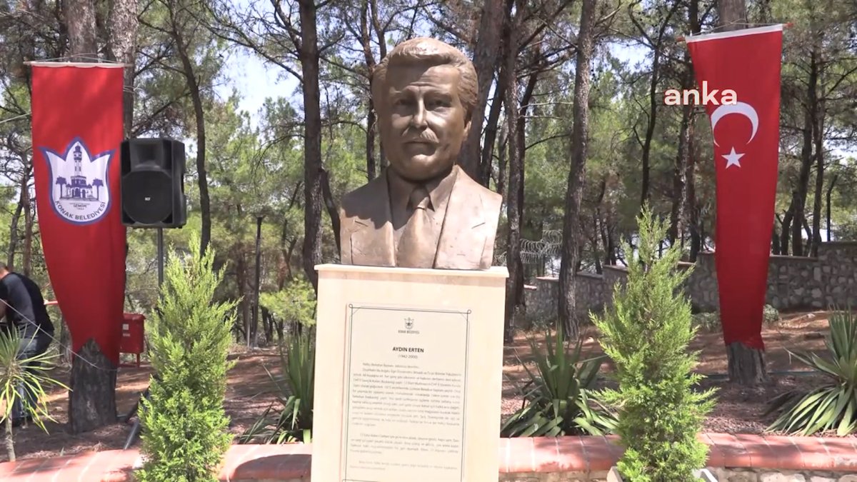 CHP li Konak Belediyesi heykel açılışı yaptı  #4