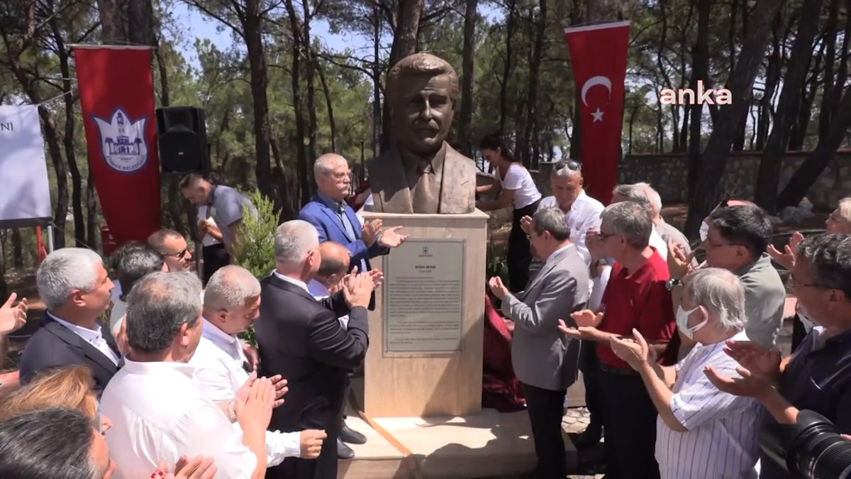 CHP li Konak Belediyesi heykel açılışı yaptı #3