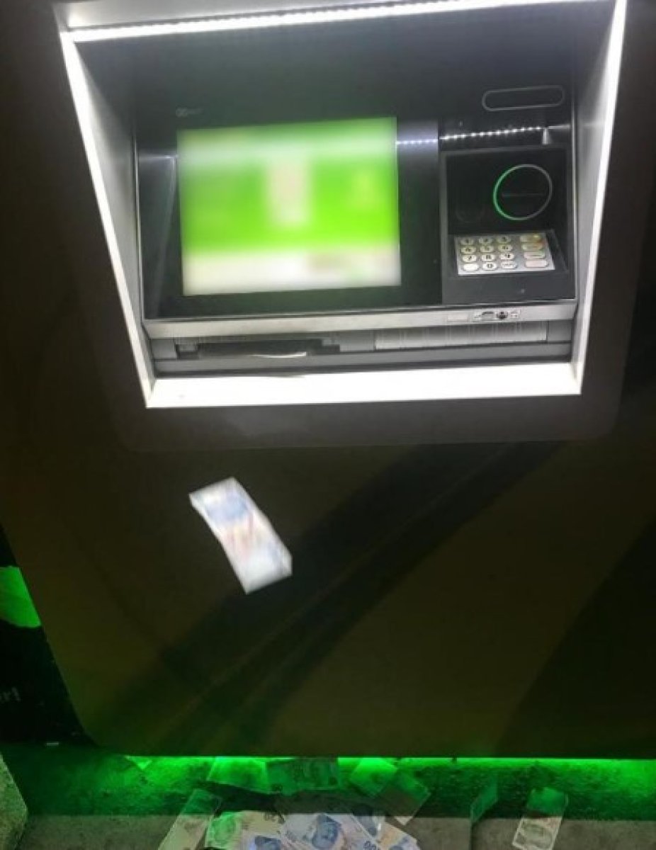 Zonguldak ta bir kişinin ATM ye koyduğu fazla paralar, yola saçıldı #1