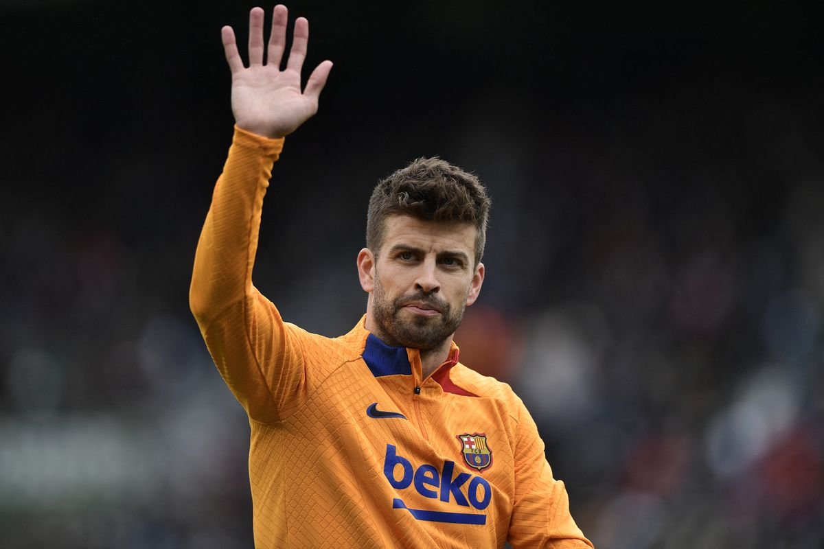 Pique forgot Shakira and set sail for a new love #7