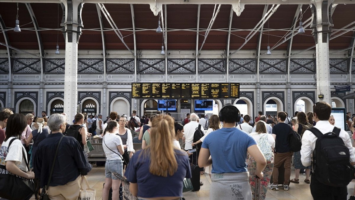 Strike of train drivers in England paralyzed transportation #2