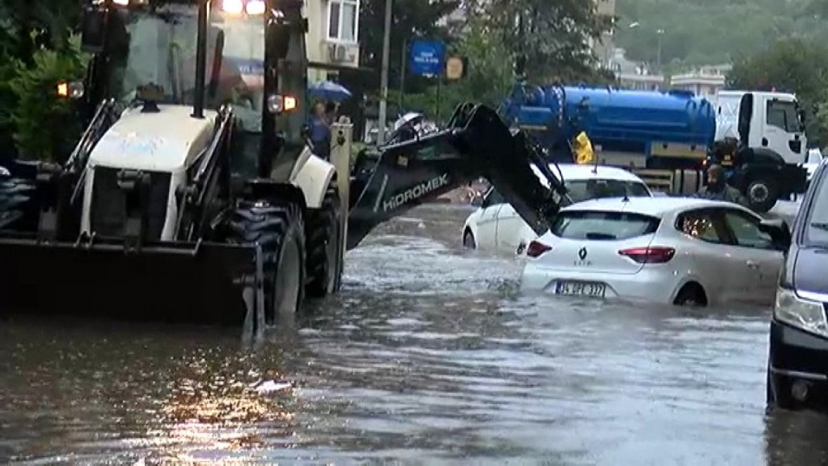 İstanbul da kuvvetli yağış başladı: Maltepe sular altında #4