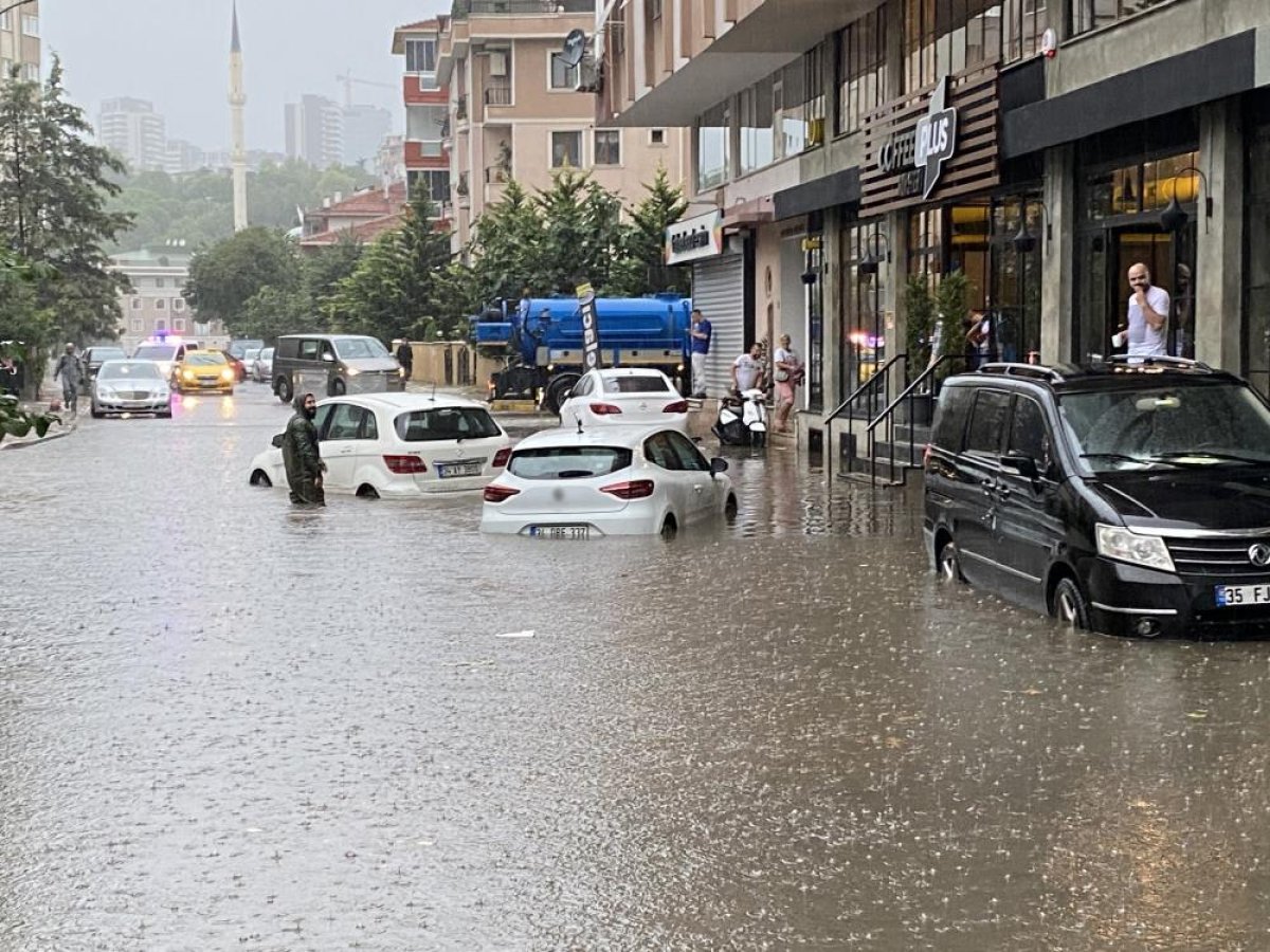 İstanbul genelinde şiddetli yağmur etkili oluyor #1