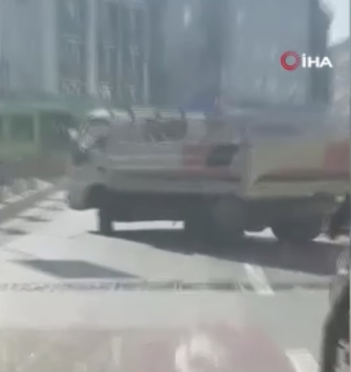 Zeytinburnu’nda kaza yapan şoför, araç sürücüsüne saldırdı #3