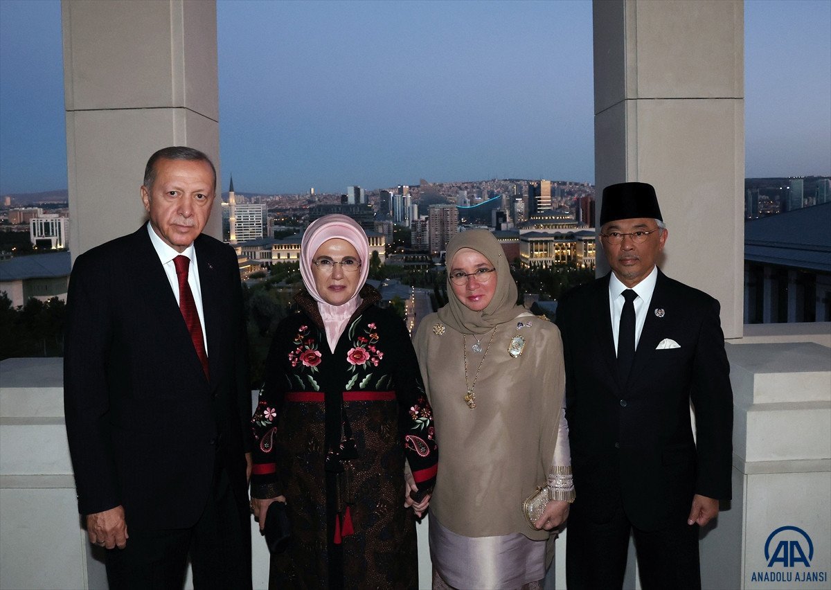 Cumhurbaşkanı Erdoğan, Malezya Kralı na Devlet Nişanı verdi #3