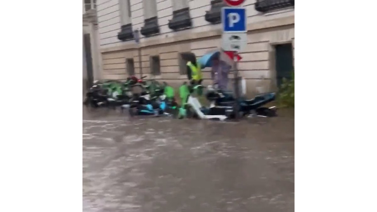 Paris te şiddetli yağış ve fırtına sonrası sel #8