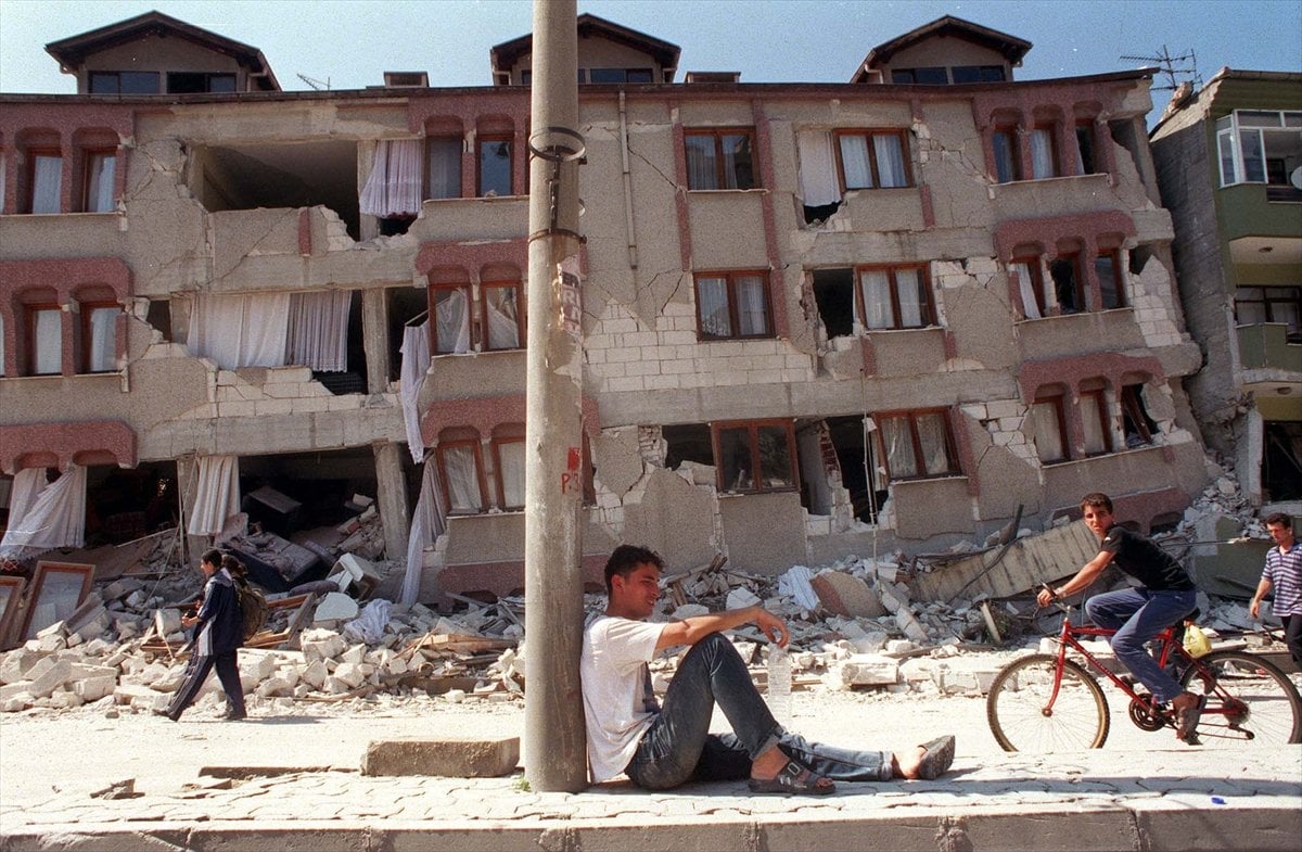 Kocaeli merkezli 17 Ağustos Depremi nin üzerinden 23 yıl geçti #18