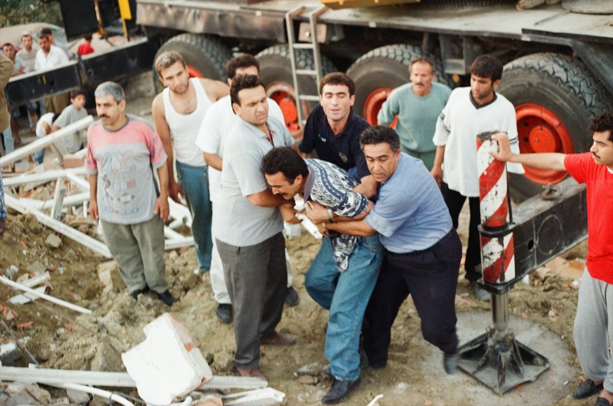 Kocaeli merkezli 17 Ağustos Depremi nin üzerinden 23 yıl geçti #15