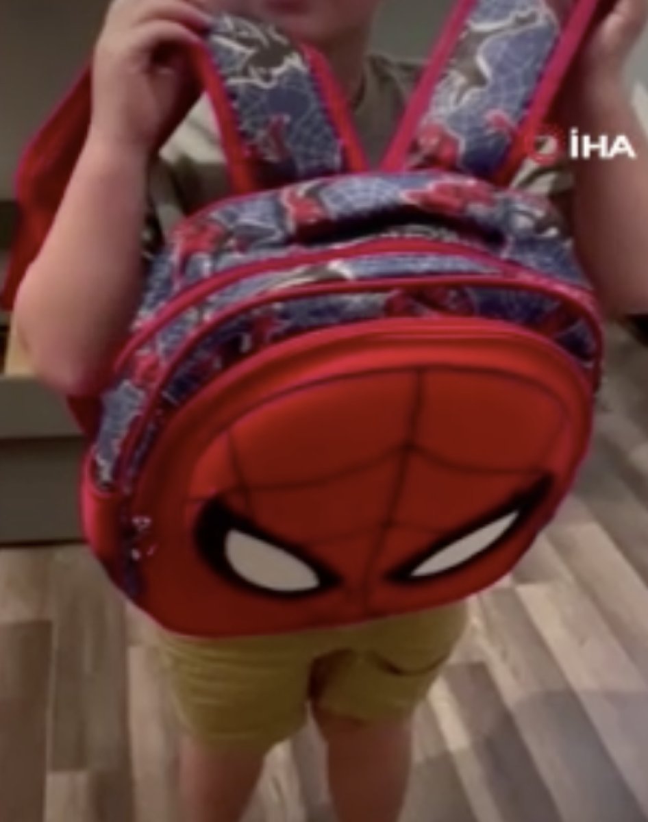 ABD li anne, 5 yaşındaki oğluna kurşun geçirmez çanta aldı #2