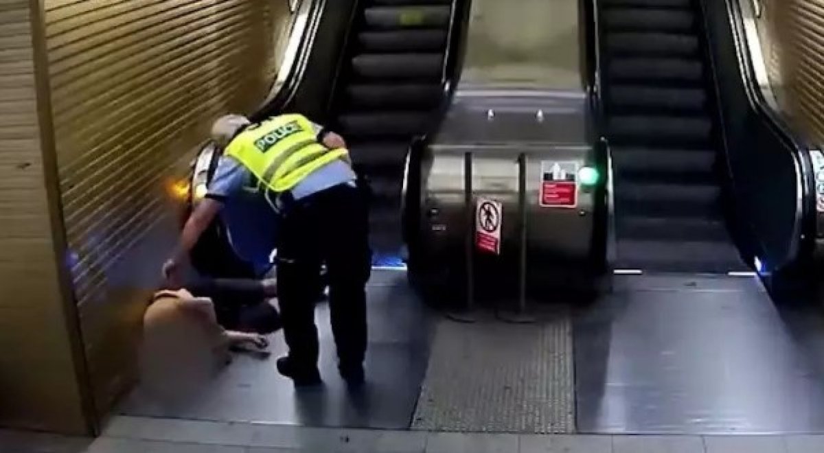 A thief caught in the Czech Republic after riding the escalator backwards #2