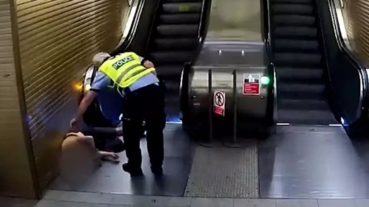 Czech thief caught after riding escalator upside down