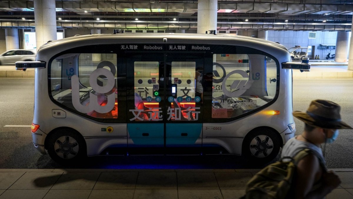 Çin, sürücüsüz yolcu otobüslerini test etmeye başladı #1