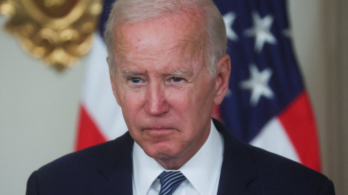 Joe Biden signs the law to reduce inflation