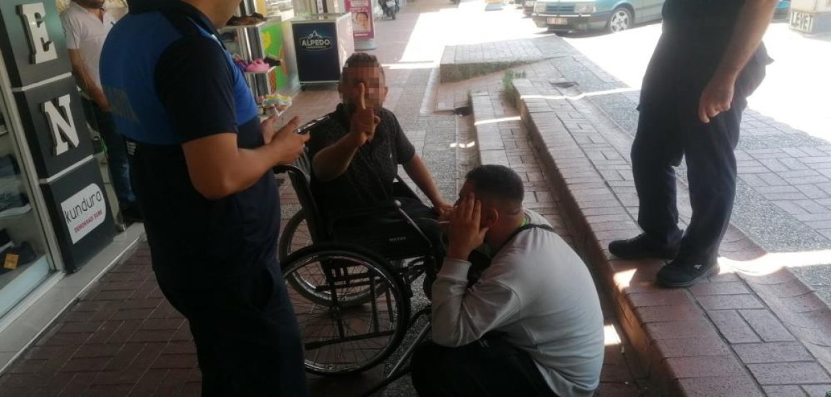 Antalya da engelli taklidi yapan dilenciler, zabıtayı tehdit etti #2
