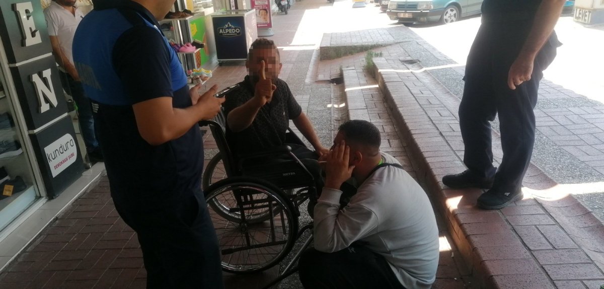 Antalya da engelli taklidi yapan dilenciler, zabıtayı tehdit etti #3
