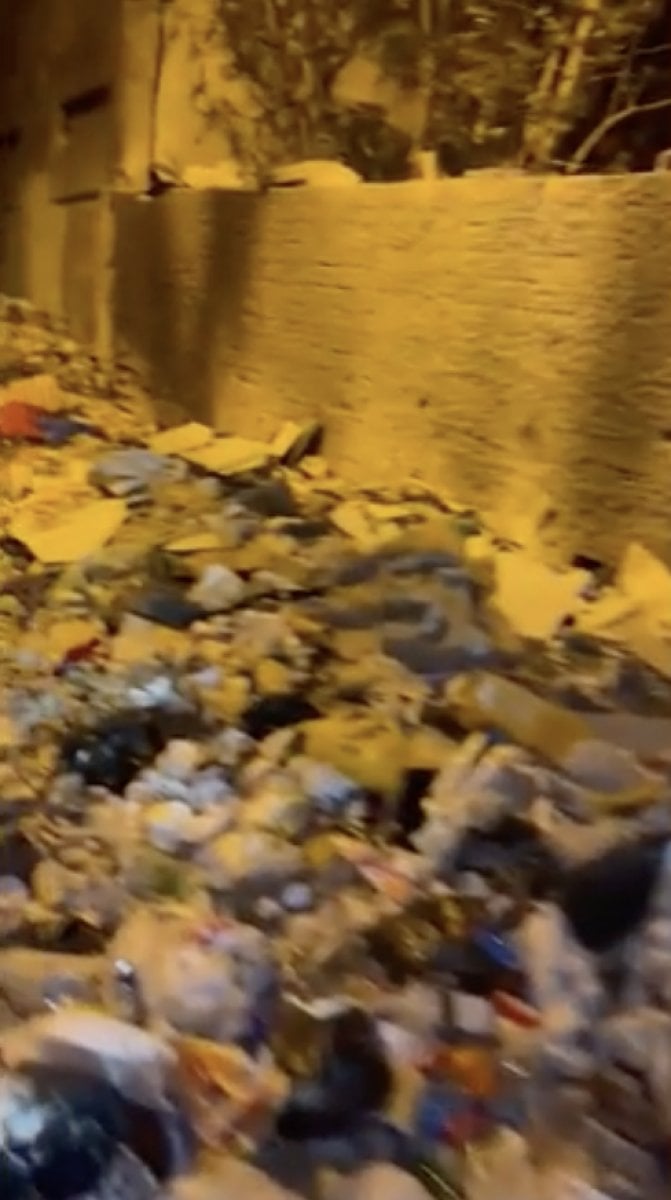 CHP li Konak Belediyesi, çöpleri mahalleye doldurdu  #3