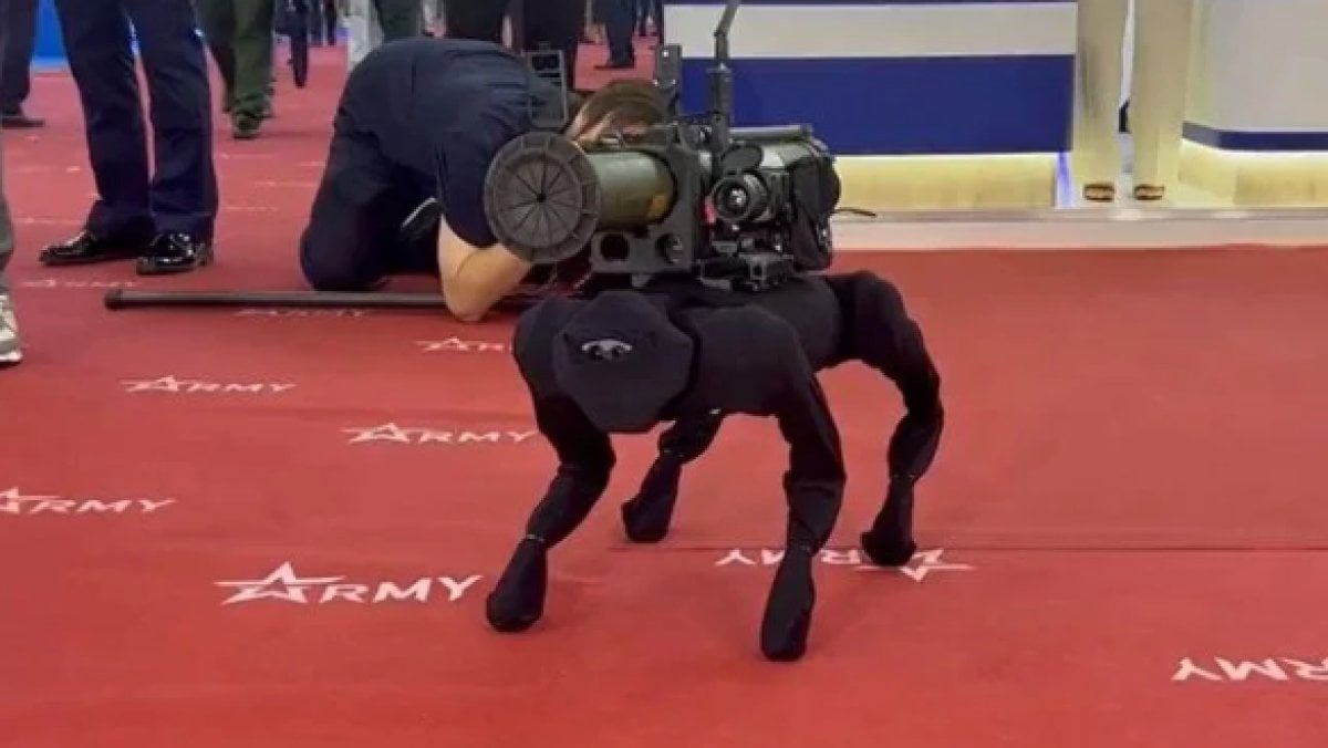 Rusya nın roketatar taşıyan robot köpeği: M-81 #1