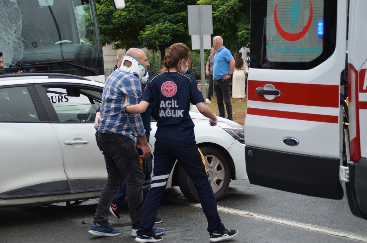 Trabzon’da tur otobüsü, kırmızıda bekleyen araçların arasına daldı  #5