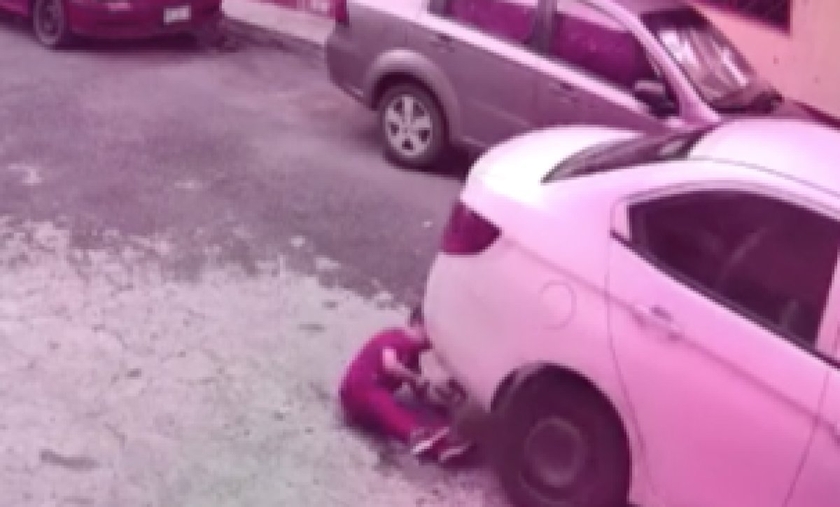 A vehicle ran over a baby who bought his toy in Mexico #2