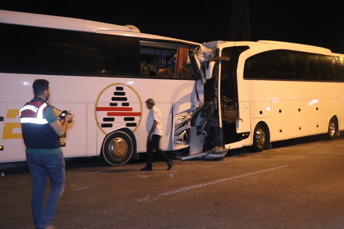 Antalya da tur otobüsü yolcu otobüsüne çarptı: 2 si ağır 25 yaralı #2