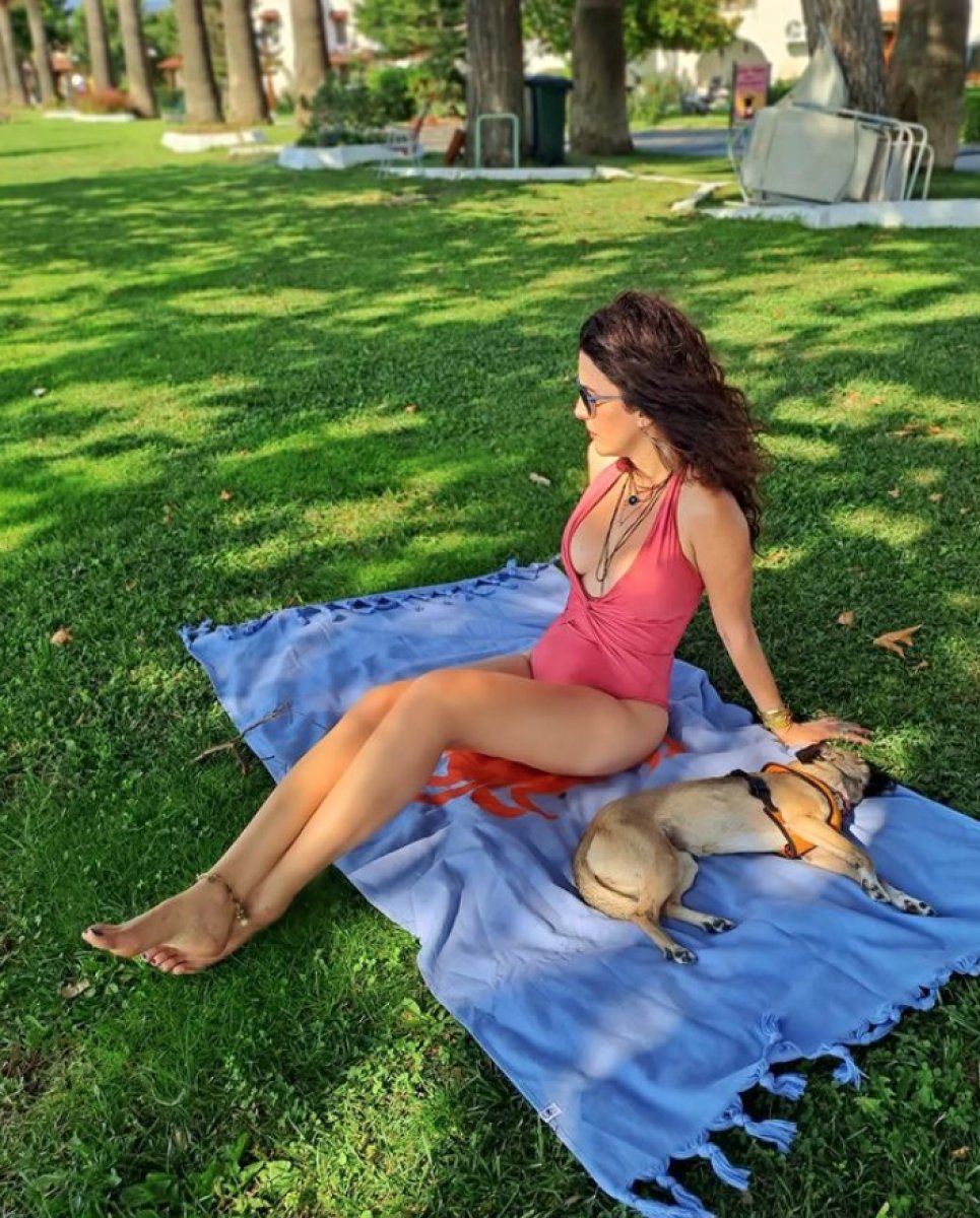 Poyraz Karayel in Songül ü Ece Özdikici bikinisiyle beğeni topladı!  Bu kadar güzellik fazla  #2