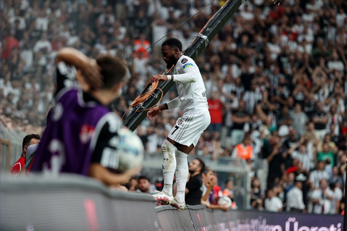 Beşiktaş evinde Fatih Karagümrük ü rahat yendi #3