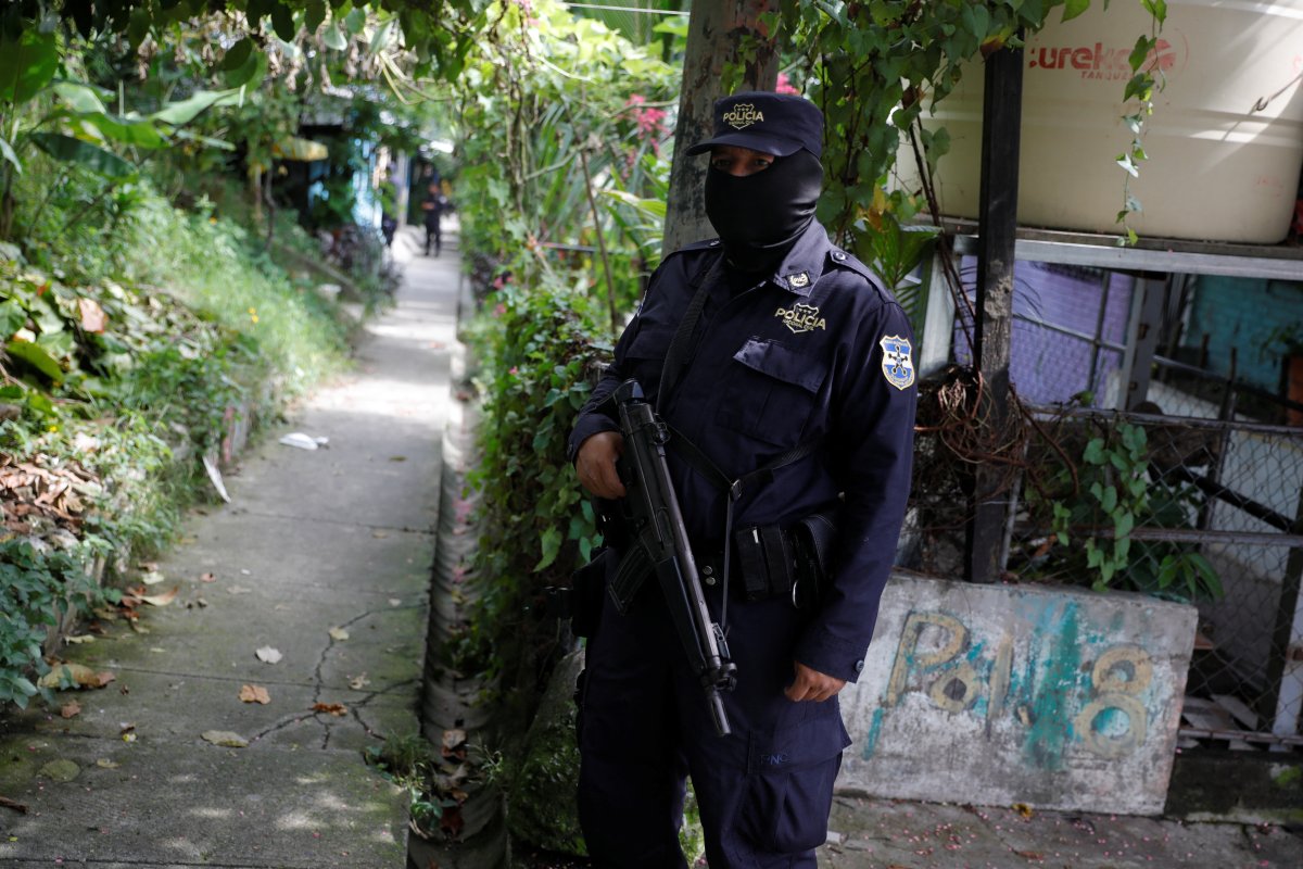 El Salvador da 5 ayda 50 binden fazla gözaltı #2