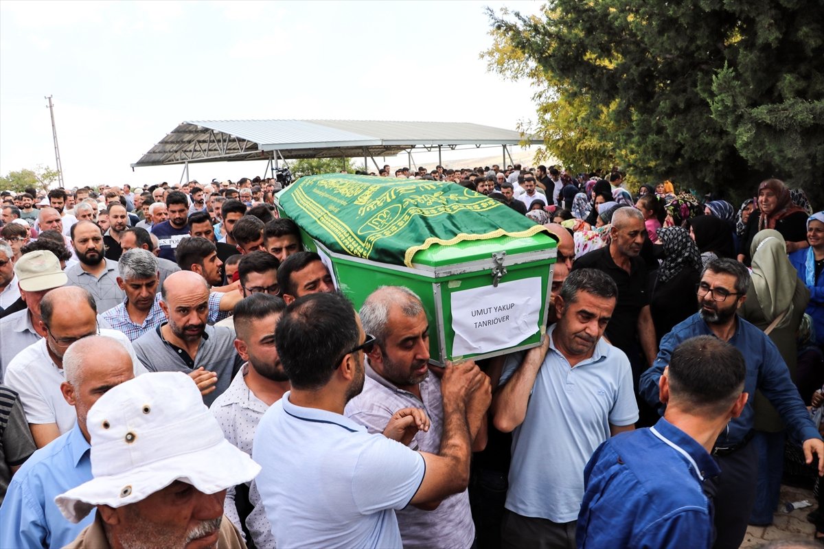 Gaziantep teki kazada hayatını kaybedenler son yolculuğuna uğurlandı #26